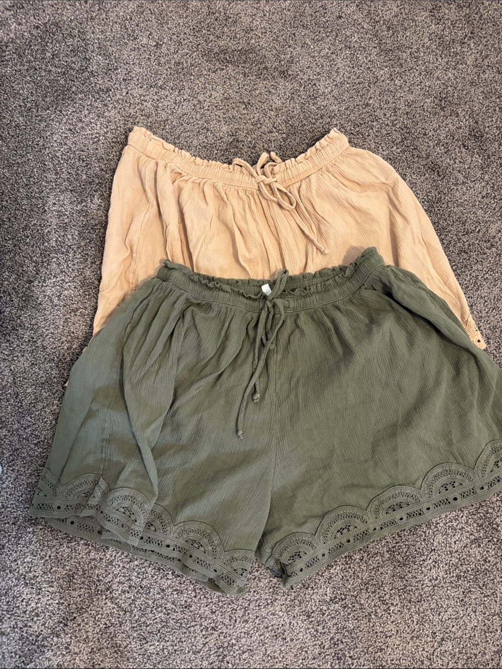 Women’s Drawstring Lace-Hem sleep Shorts - Olive and Beige ws28
